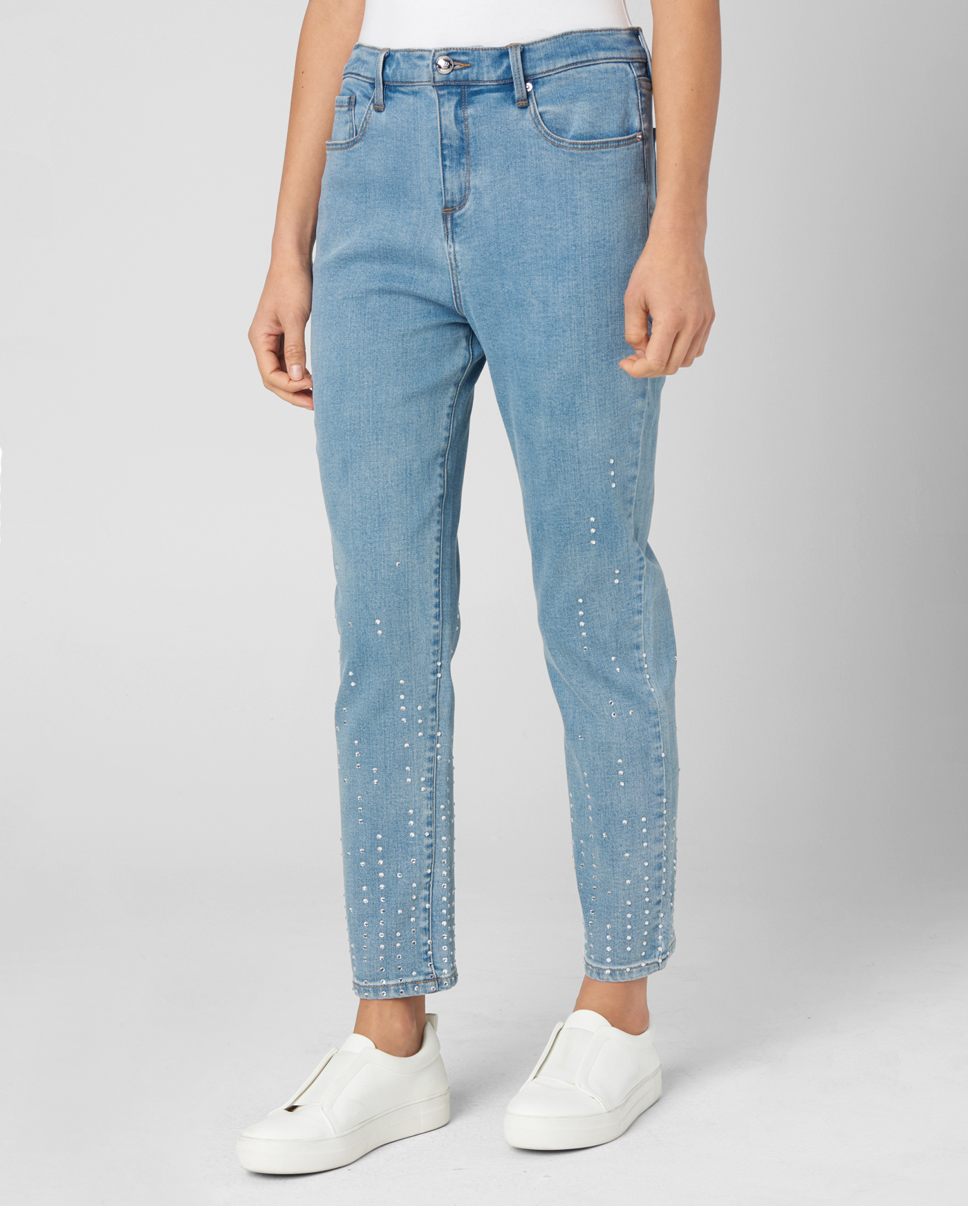 Джинсовые брюки boyfriend декорированные стразами Juicy Couture - цена 30900 ₽